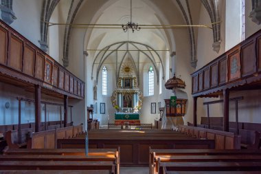 Saschiz, Romanya, 18 Ağustos 2023: Aziz Stephn Romen köyü Saschiz 'deki kiliseyi sahneledi