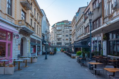 Bükreş, Romanya, 21 Ağustos 2023: Romanya 'nın eski Bükreş kentinde gün doğumu