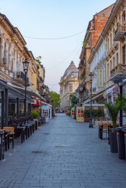 Bükreş, Romanya, 21 Ağustos 2023: Romanya 'nın eski Bükreş kentinde gün doğumu