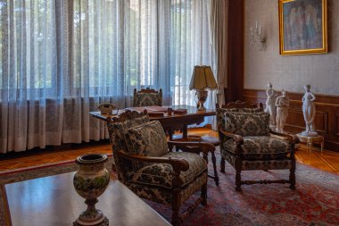 Bükreş, Romanya, 22 Ağustos 2023: Romanya 'nın Bükreş kentindeki Çavuşesku Evi' nin dekore edilmiş odaları