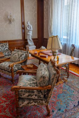 Bükreş, Romanya, 22 Ağustos 2023: Romanya 'nın Bükreş kentindeki Çavuşesku Evi' nin dekore edilmiş odaları
