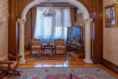 Bükreş, Romanya, 22 Ağustos 2023: Romanya 'nın Bükreş kentindeki Çavuşesku Evi' nin dekore edilmiş odaları