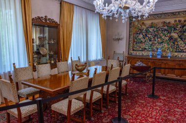 Bükreş, Romanya, 22 Ağustos 2023: Romanya 'nın Bükreş kentindeki Çavuşesku Evi' nin dekore edilmiş odaları