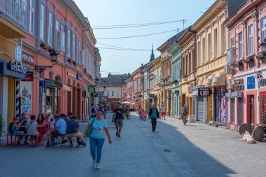 Novi Sad, Sırbistan, 23 Temmuz 2023: Sırp kenti Novi Sad 'ın merkezinde sokak