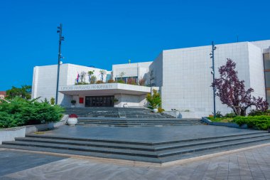 Novi Sad, Sırbistan, 24 Temmuz 2023: Sırbistan 'ın Novi Sad kentindeki ulusal tiyatro