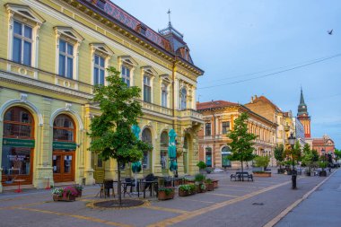 Subotica, Sırbistan, 25 Temmuz 2023: Sırp kenti Subotica 'nın merkezinde sokak