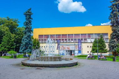 Vrnjacka Banja, Sırbistan, 27 Temmuz 2023: Sırbistan 'ın Vrnjacka Banja kentindeki spa parkı