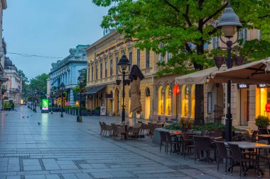Belgrad, Sırbistan, 31 Temmuz 2023: Belgrad 'ın Kneza Mihaila caddesinde gün doğumu, Sırbistan.