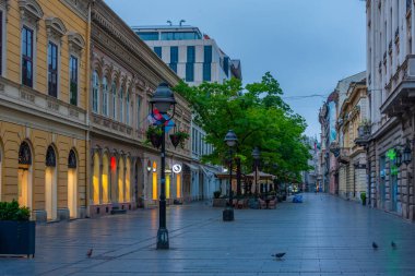 Belgrad, Sırbistan, 31 Temmuz 2023: Belgrad 'ın Kneza Mihaila caddesinde gün doğumu, Sırbistan.