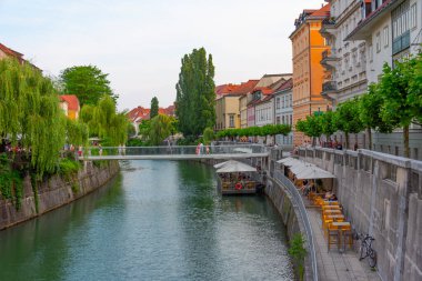 Ljubljana, Slovenya, 18 Haziran 2023: Ljubljanica Nehri, Ljubljana, Slovenya