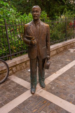 Trieste, İtalya, 21 Haziran 2023: İtalyan kenti Trieste 'de İtalyan Svevo Heykeli