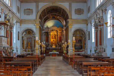 Piran, Slovenya, 22 Haziran 2023: Slovenya 'nın Piran kentindeki San Giorgio Katedrali' nin İçi