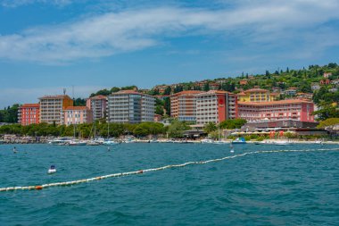 Portoroz, Slovenya, 23 Haziran 2023: Slovenya tatil beldesi Portoroz 'daki lüks oteller