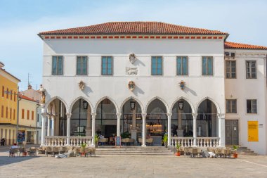 Koper, Slovenya, 23 Haziran 2023: Slovenya 'daki Loggia Sarayı Koper