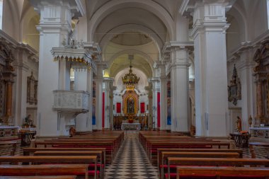 Koper, Slovenya, 23 Haziran 2023: Slovenya 'nın Koper kentinde Bakire Meryem' in Varsayımı Kilisesi İçişleri