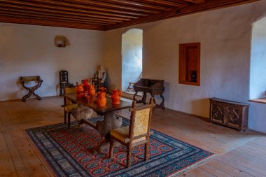 Predjama, Slovenya, 27 Haziran 2023: Slovenya 'daki Predjama kalesinin odaları