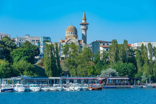 Köstence, Romanya, 20 Ağustos 2023: Romanya 'nın Köstence kentinde sahil yürüyüşü manzarası