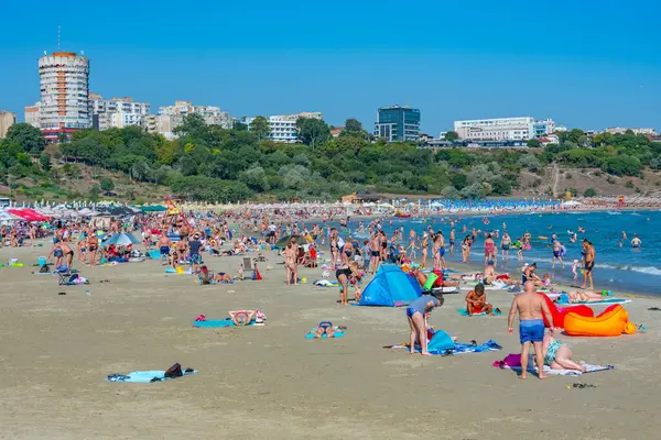 Köstence, Romanya, 20 Ağustos 2023: Romanya 'nın Köstence kentinde Playa Aloha' da yaz günü