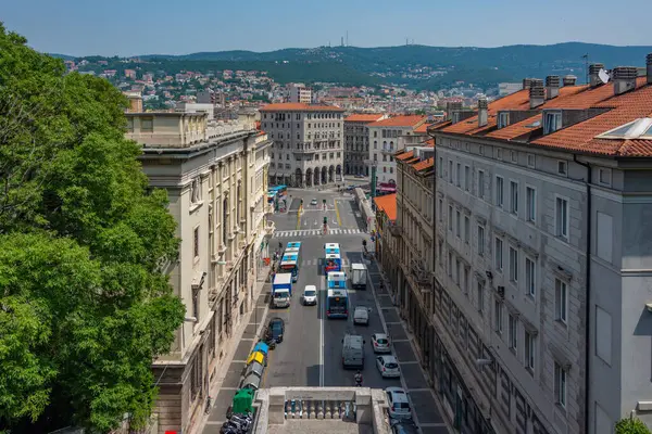 Trieste, İtalya, 22 Haziran 2023: İtalyan kenti Trieste 'deki Piazza Carlo Goldoni' nin hava manzarası