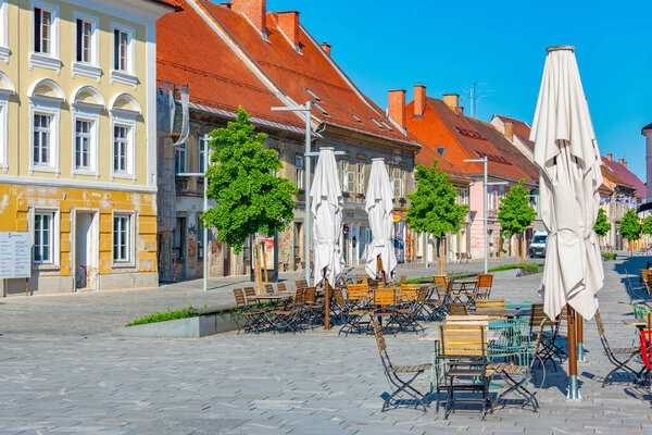 Марибор, Словения, 26 июня 2023 года: улица Koroska cesta, ведущая к площади Главни-Трг в Мариборе, Словения