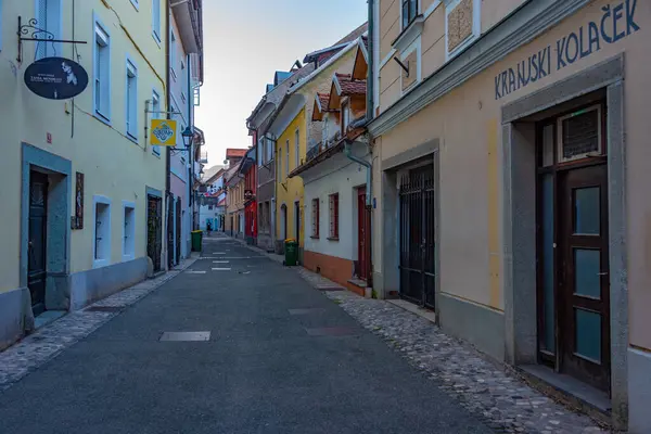 クランジュ スロベニア 2023 スロベニアのクランジュの歴史的な中心部にストリート — ストック写真