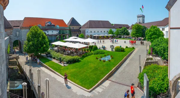 リュブリャナ スロベニア 2023年6月18日 スロベニアのリュブリャナ城の中庭 — ストック写真