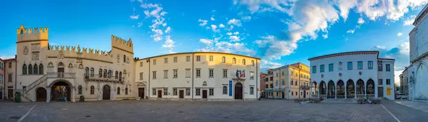 クーパー スロベニア 2023年6月23日 スロベニアの町クーパーの中心にあるプラエトリア宮殿 — ストック写真