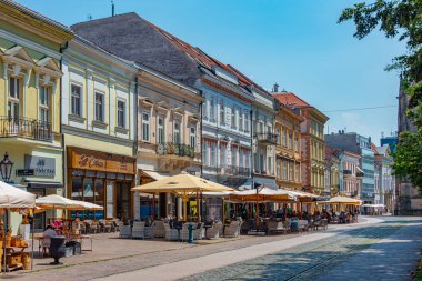 Kosice, Slovakya, 13 Temmuz 2024: Eski Kosice kasabasının ana meydanı.