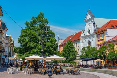 Kosice, Slovakya, 13 Temmuz 2024: Eski Kosice kasabasının ana meydanı.