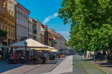 Kosice, Slovakya, 13 Temmuz 2024: Eski Kosice kasabasının ana meydanı.