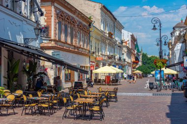 Kosice, Slovakya, 13 Temmuz 2024: Eski Kosice kasabasının ana meydanı.