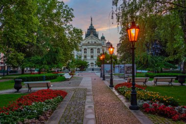 Kosice, Slovakya, 14 Temmuz 2024: Kosice, Slovakya 'daki ulusal tiyatronun gündoğumu.