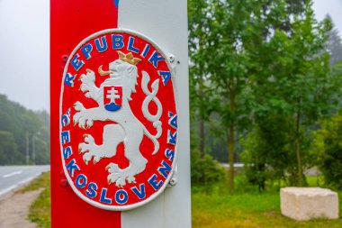 Dukla Geçidi, Slovakya, 15 Temmuz 2024: Slovakya 'daki Dukla Geçidi Çekoslovak Sınır Çubuğu