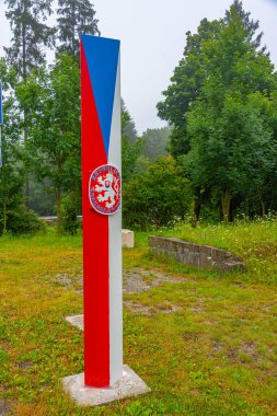 Dukla Geçidi, Slovakya, 15 Temmuz 2024: Slovakya 'daki Dukla Geçidi Çekoslovak Sınır Çubuğu