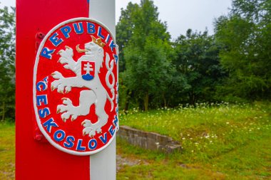 Dukla Geçidi, Slovakya, 15 Temmuz 2024: Slovakya 'daki Dukla Geçidi Çekoslovak Sınır Çubuğu