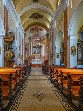 Bardejov, Slovakya, 15 Temmuz 2024: Bardejov, Slovakya 'daki ana meydanda Aziz Egidius katedralinin içi.