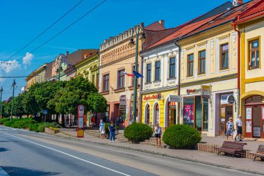 Presov, Slovakya, 15 Temmuz 2024: Presov, Slovakya 'daki ana meydanda renkli evler.