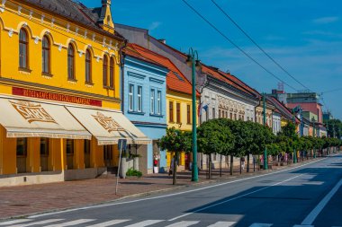 Presov, Slovakya, 15 Temmuz 2024: Presov, Slovakya 'daki ana meydanda renkli evler.