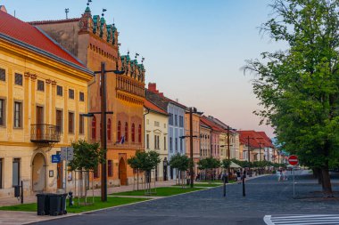 Levoca, Slovakya, 15 Temmuz 2024: Levoca, Slovakya 'daki ana meydanda renkli evler.