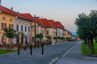 Levoca, Slovakya, 15 Temmuz 2024: Levoca, Slovakya 'daki ana meydanda renkli evler.