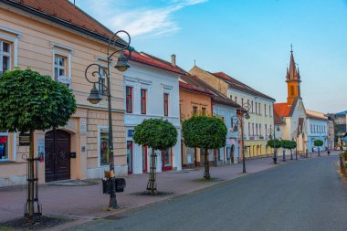 Banska Bystrica, Slovakya, 17 Temmuz 2024: Banska Bystrica, Slovakya Dolna Caddesi 'nin Gündoğumu