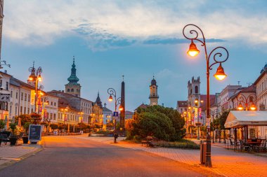 Banska Bystrica, Slovakya, 17 Temmuz 2024: Slovak ulusal ayaklanma meydanının gündoğumu panoraması