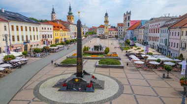 Banska Bystrica, Slovakya, 17 Temmuz 2024: Banska Bystrica, Slovakya 'daki Sovyet ve Romen askerlerinin anıtının panoraması.