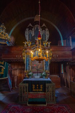 Hronsek, Slovakya, 17 Temmuz 2024: Hronsek, Slovakya 'da sanatsal ahşap kilise.