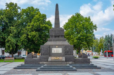 Zvolen, Slovakya, 17 Temmuz 2024: Zvolen, Slovakya 'daki Sovyet askerlerinin anıtının panoraması.