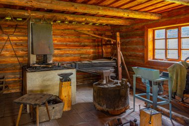 Pribylina, Slovakya, 21 Temmuz 2024: Pribylina, Slovakya 'daki Liptov Village Museum' da Geleneksel Ev İçi