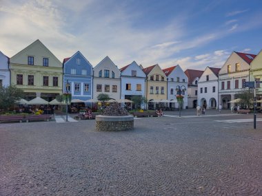 Zilina, Slovakya, 22 Temmuz 2024: Zilina, Slovakya 'daki Marianske isim meydanının gün batımı manzarası.