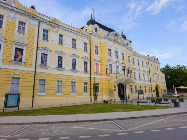 Nitra, Slovakya, 23 Temmuz 2024: Slovakya 'daki Nitra galerisinin gün batımı manzarası.