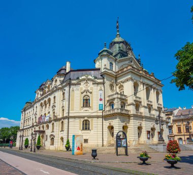 Kosice, Slovakya, 13 Temmuz 2024: Kosice, Slovakya 'daki ulusal tiyatro manzarası.