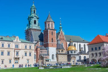 Krakow, Polonya, 29 Mart 2024: Krakow / Cracow 'daki Wawel şatosunun avlusu.